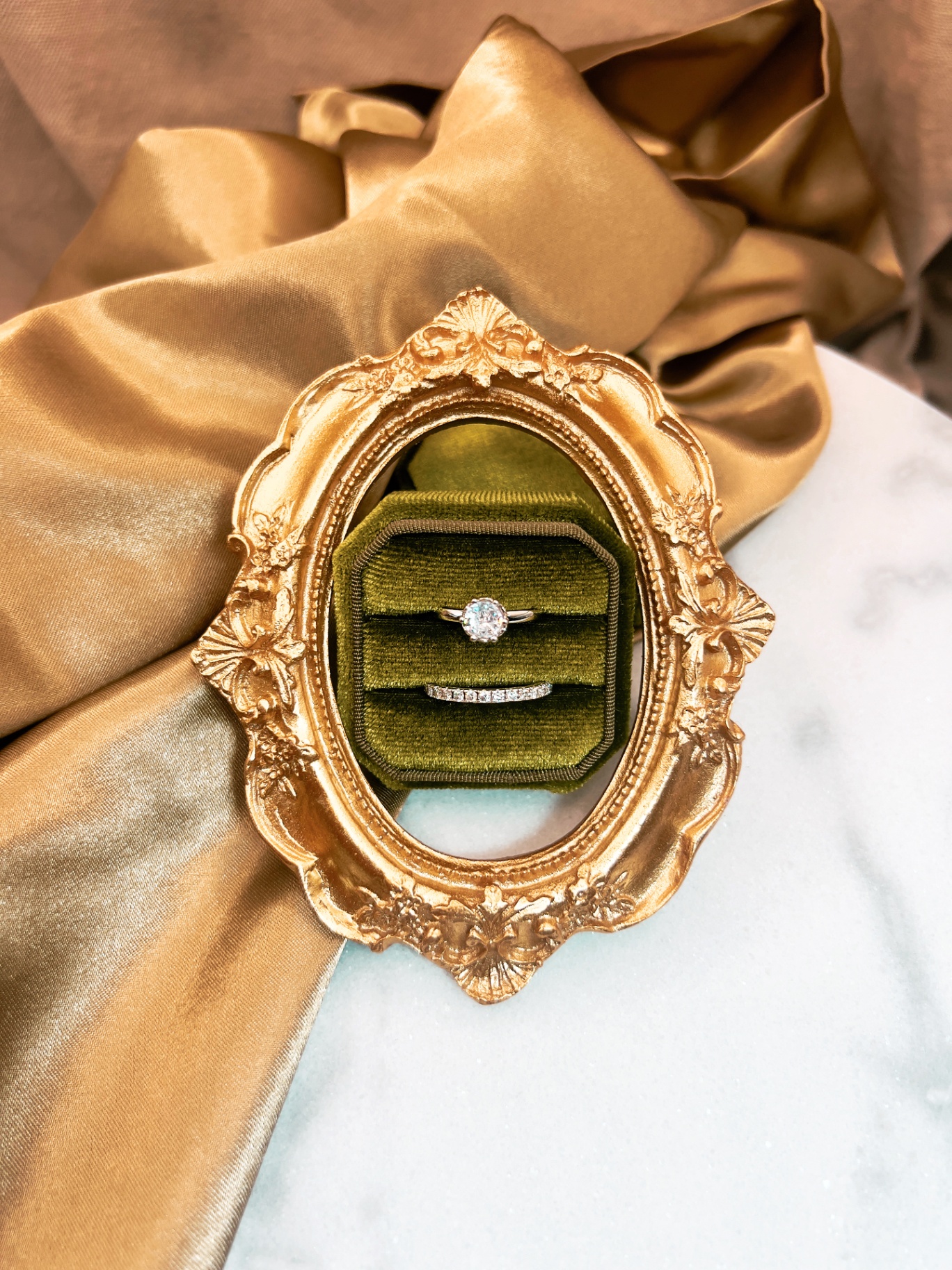 Anillo Nusa, Halo Oval, Caja Terciopelo