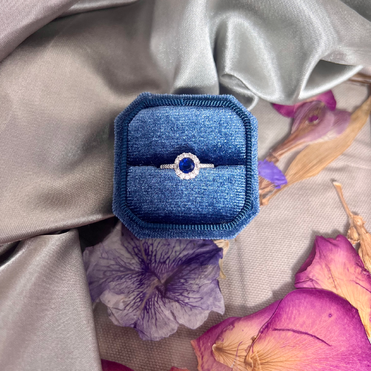Anillo Índigo, Zafiro Redondo, Halo Pavé