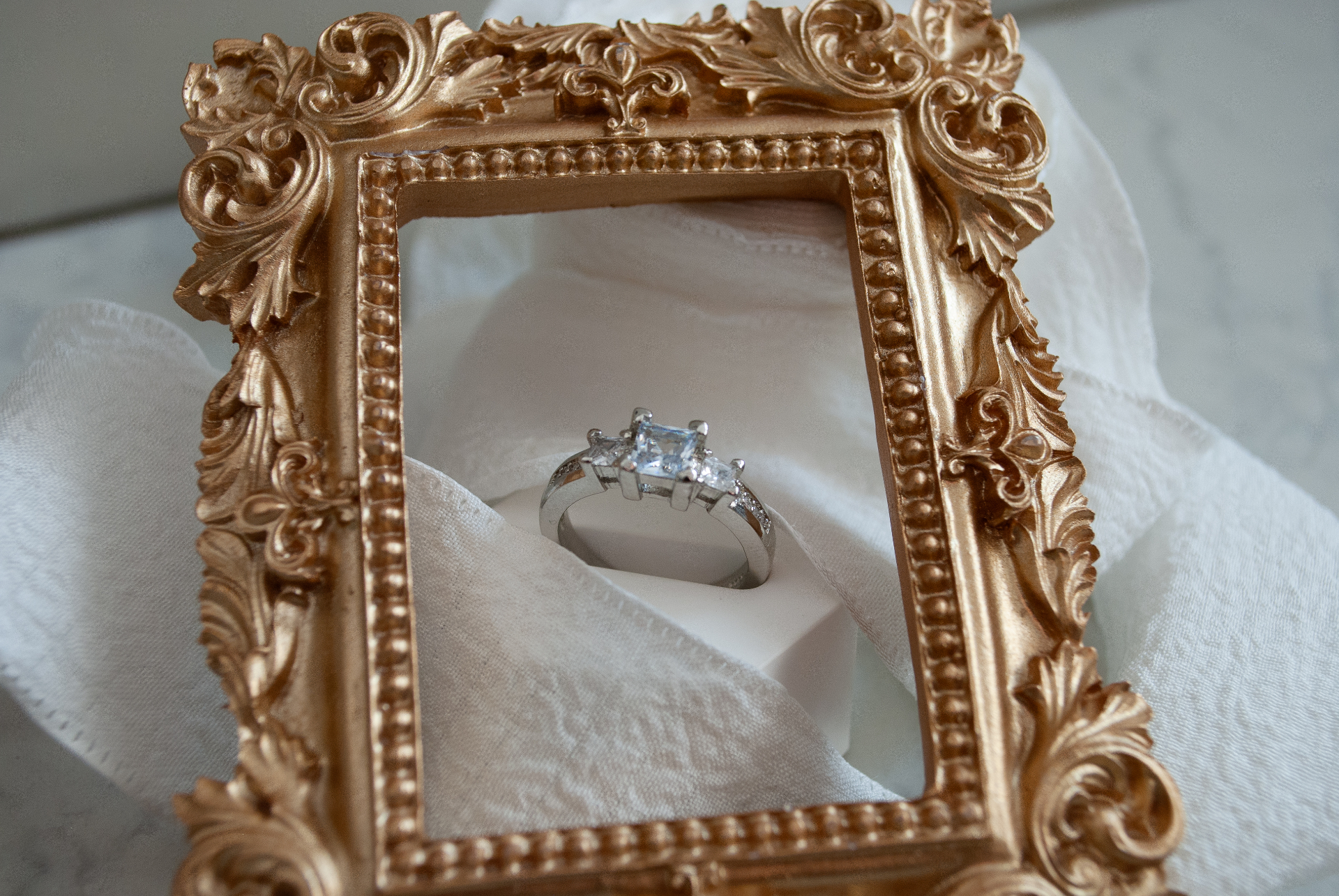 Anillo Tres Piedras, Corte Princesa, Platino