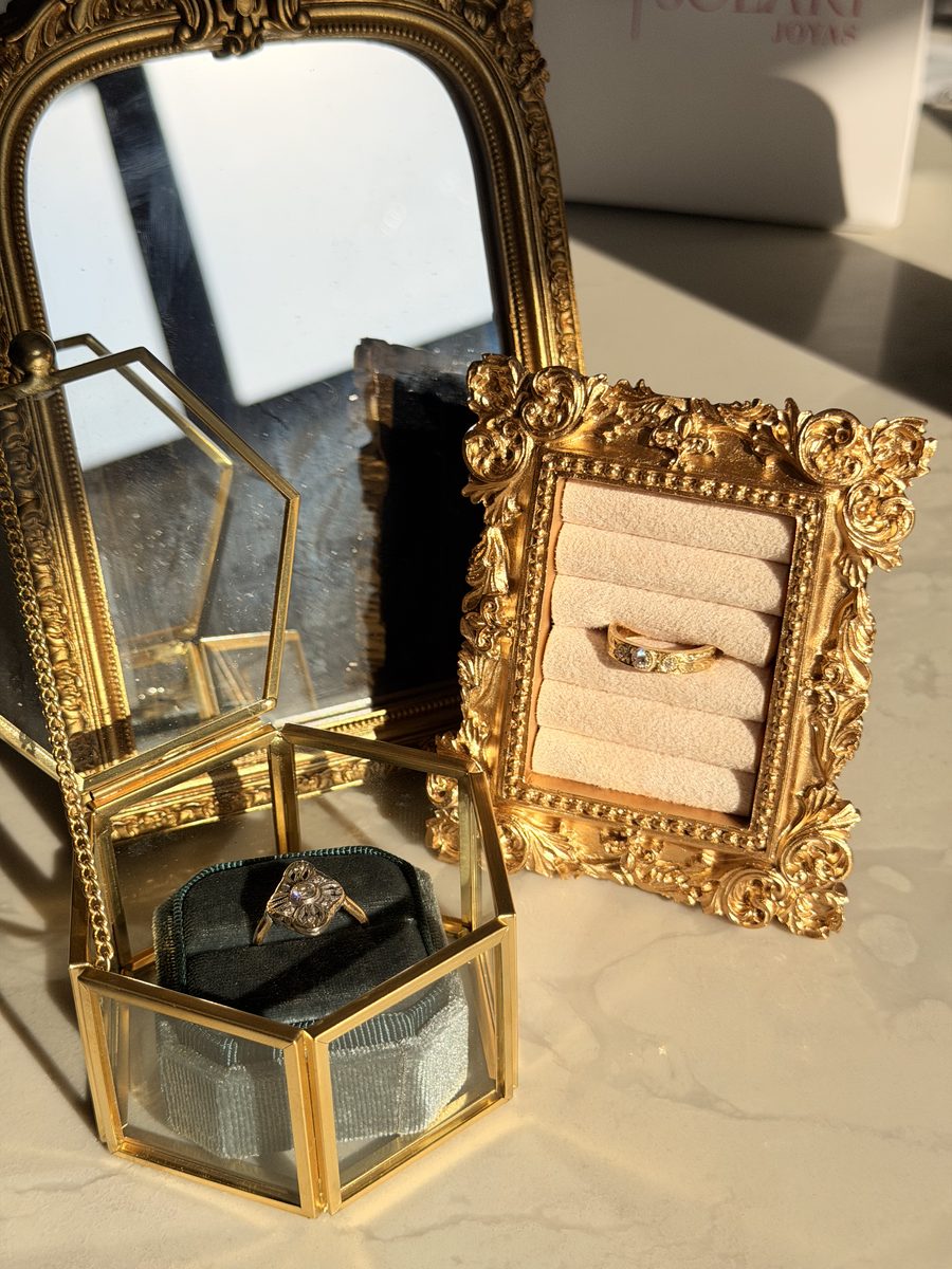 Display Vintage, Anillos, Cofre & Marco Dorado