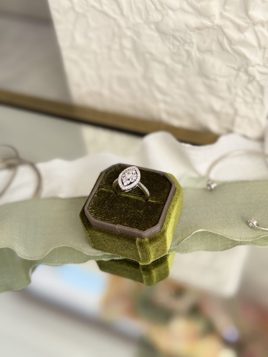 Halo Marquesa Oliva, Diamante, Caja Terciopelo