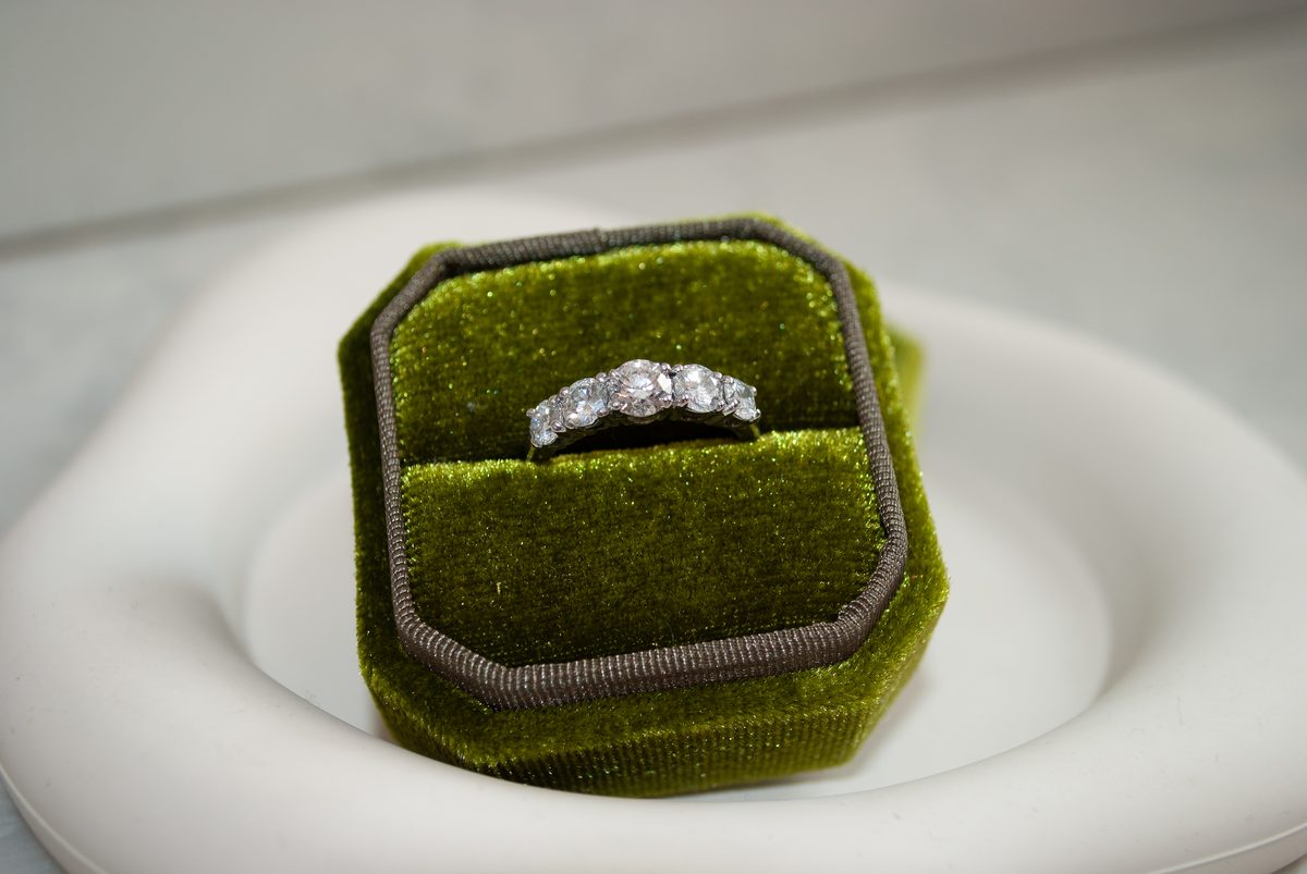 Cinco Piedras Verde, Diamantes, Caja Terciopelo