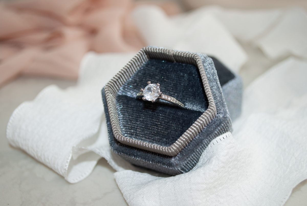 Solitario Gris, Diamante, Caja Terciopelo