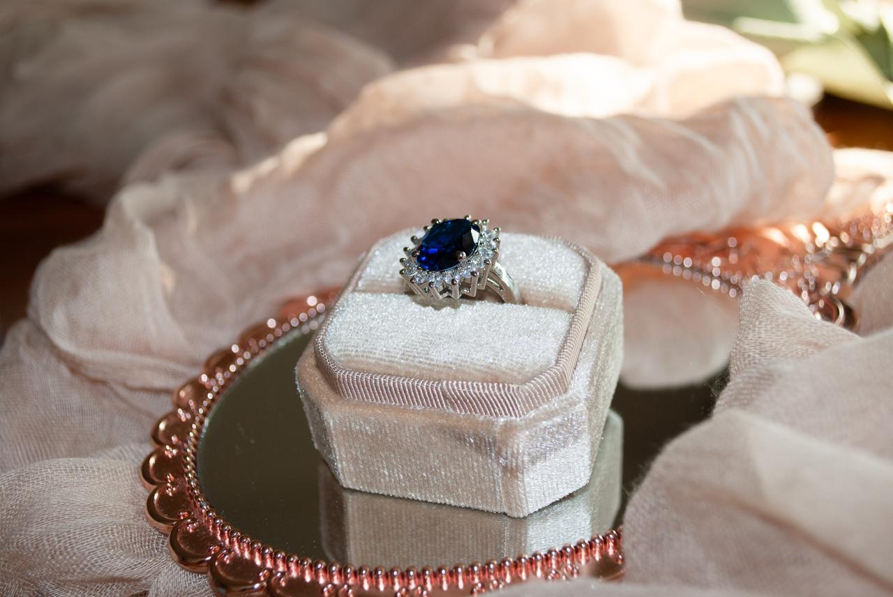 Anillo Diana, Zafiro Azul, Halo Diamantes