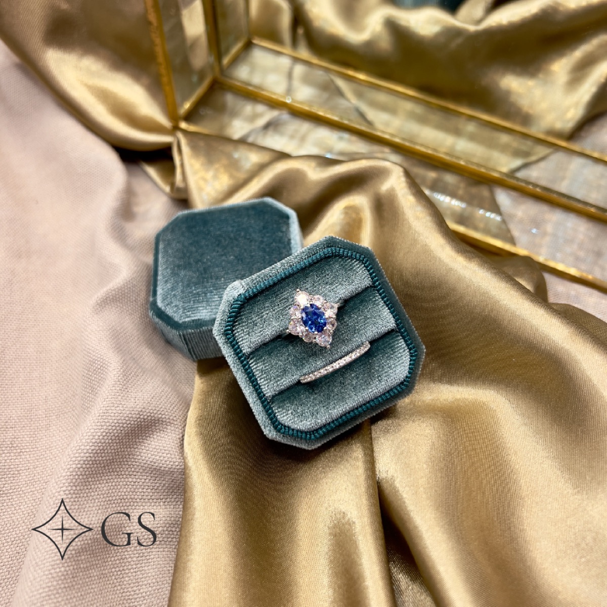 Anillo Flora, Zafiro, Halo Floral, Oro